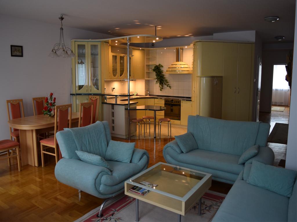 Dgm Apartment Warschau Buitenkant foto